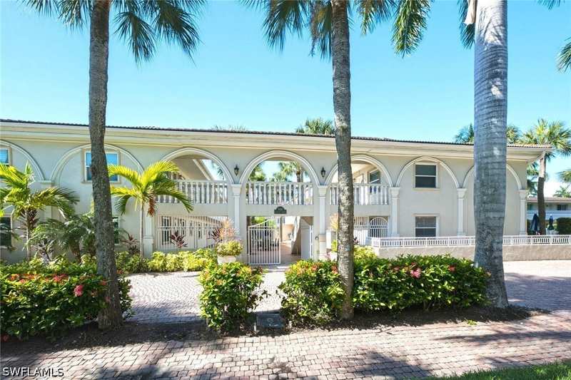 1 bedroom Condominium at 980 7th Ave S 204, Castleton Gardens, Naples — photo 1