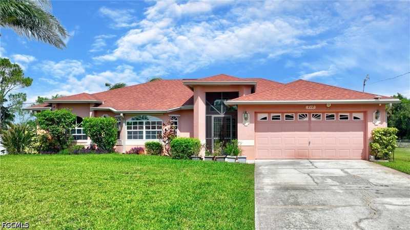 3 bedroom SingleFamilyResidence at 712 Fargo Dr, Mirror Lakes, Fort Myers — photo 1