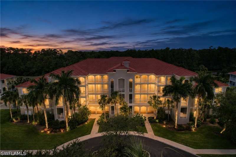 2 bedroom Condominium at 4874 Hampshire Ct 303, Lake Barrington, Naples — photo 1