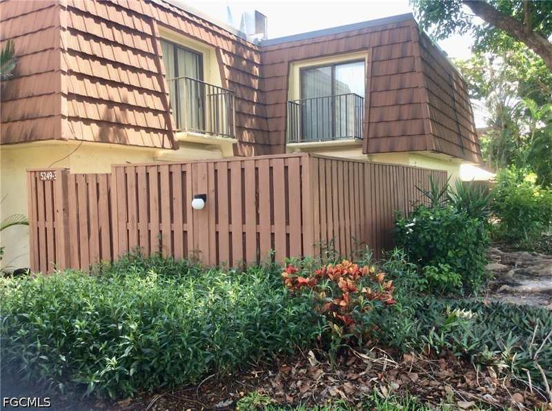 2 bedroom Townhouse at 5249 Cedarbend Dr 3, Village Of Cedarbend, Fort Myers — photo 1