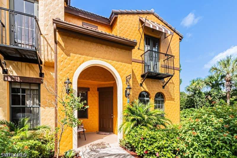 3 bedroom Townhouse at 9163 Delano St 10006, Ole, Naples — photo 1
