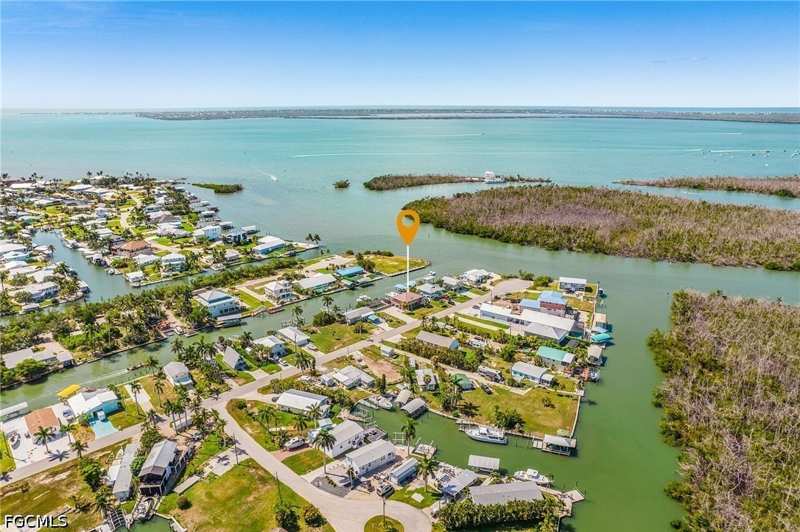 2 bedroom SingleFamilyResidence at 2272 York Rd, Gulfhaven, St James City — photo 1