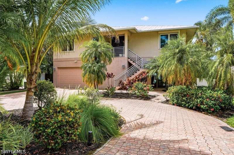 4 bedroom SingleFamilyResidence at 1680 Avion Pl, Avion Park, Naples — photo 1