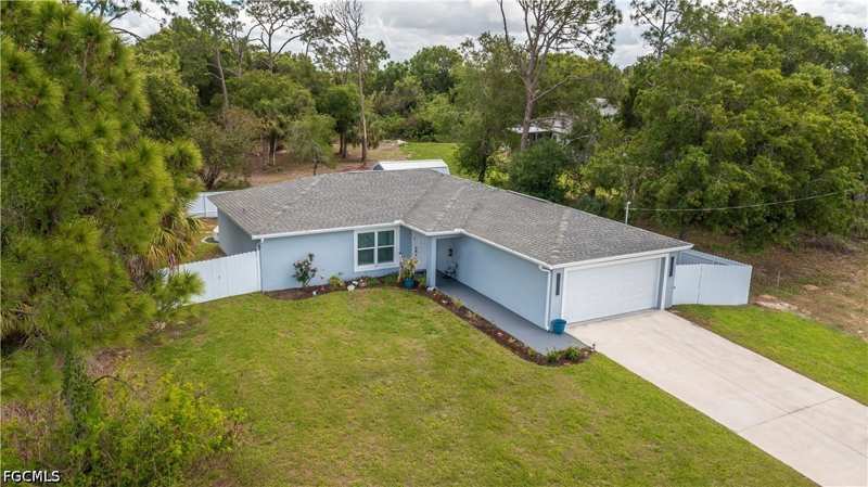 3 bedroom SingleFamilyResidence at 7081 Brazil Cir, Port Labelle, Labelle — photo 1