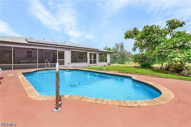 2 bedroom SingleFamilyResidence at 15474 Pembrooke Rd, Kreamers Avocado Subd, Bokeelia — photo 1
