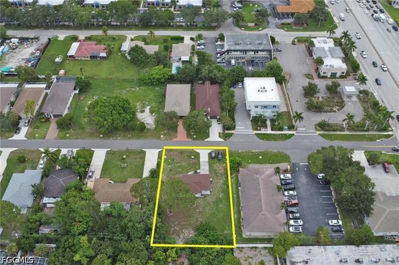 2 bedroom SingleFamilyResidence at 870 109th Ave N, Naples Park, Naples — photo 1