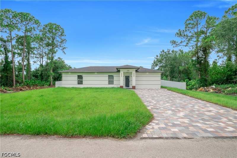 3 bedroom SingleFamilyResidence at 174 Blakely Ave S, Lehigh Acres, Lehigh Acres — photo 1