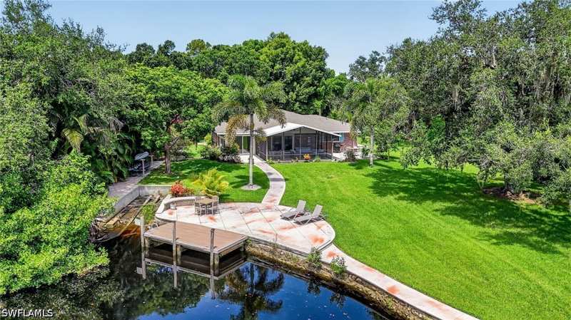 3 bedroom SingleFamilyResidence at 27278 Tennessee St, Heitmans, Bonita Springs — photo 1