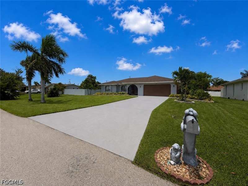 3 bedroom SingleFamilyResidence at 1631 SE 20th St, Cape Coral, Cape Coral — photo 1