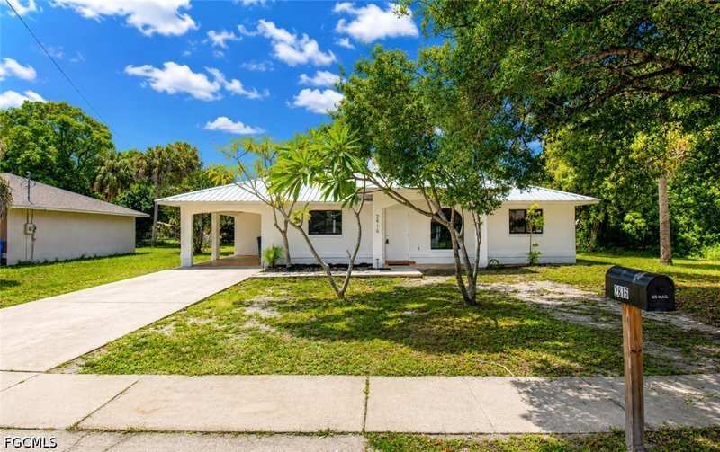 3 bedroom SingleFamilyResidence at 2816 Economy St, Fort Myers, Fort Myers — photo 1