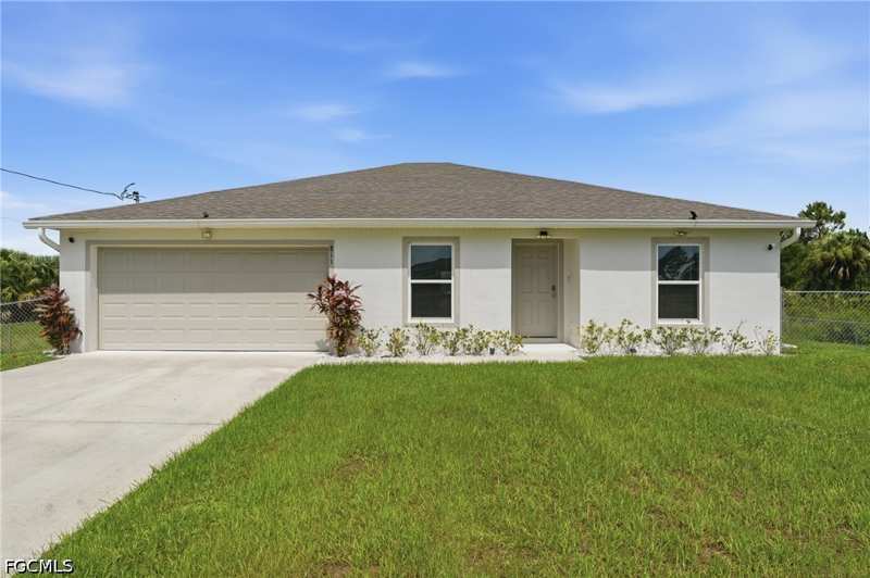 3 bedroom SingleFamilyResidence at 811 Coffield Ave, Lehigh Acres, Lehigh Acres — photo 1