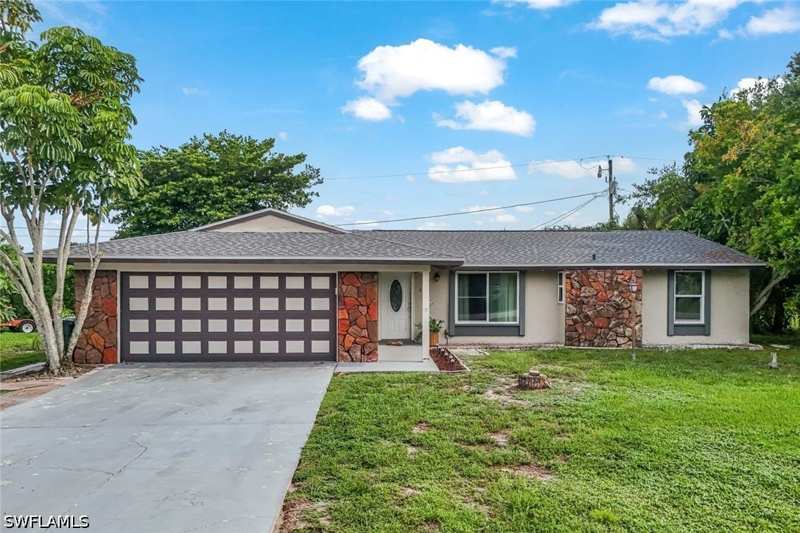 3 bedroom SingleFamilyResidence at 8110 Valencia Rd, San Carlos Park, Fort Myers — photo 1
