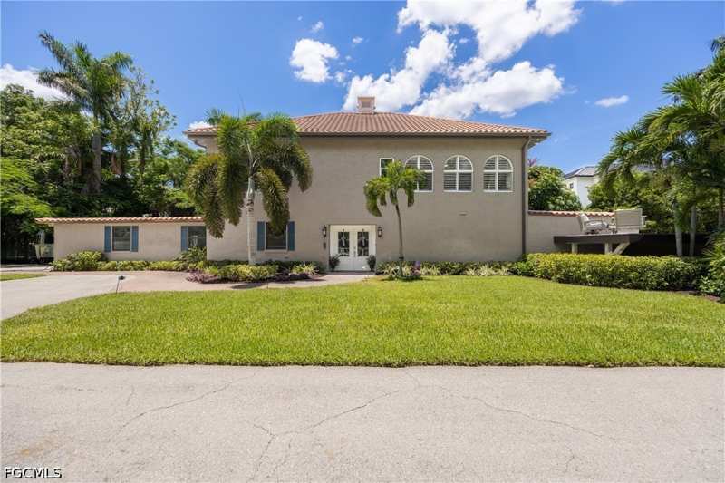 5 bedroom SingleFamilyResidence at 2430 McGregor Blvd, Fort Myers, Fort Myers — photo 1