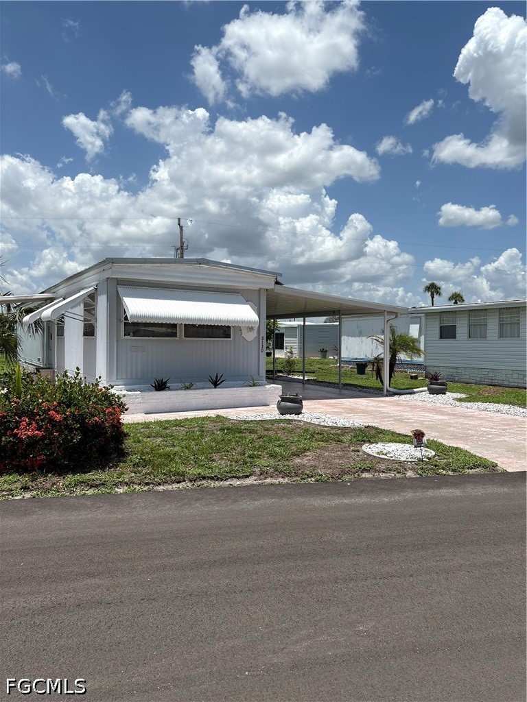 2 bedroom ManufacturedHome at 3130 Mercury Ln, Tamiami Village, North Fort Myers — photo 1