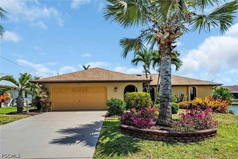 3 bedroom SingleFamilyResidence at 219 SE 19th Ct, Cape Coral, Cape Coral — photo 1