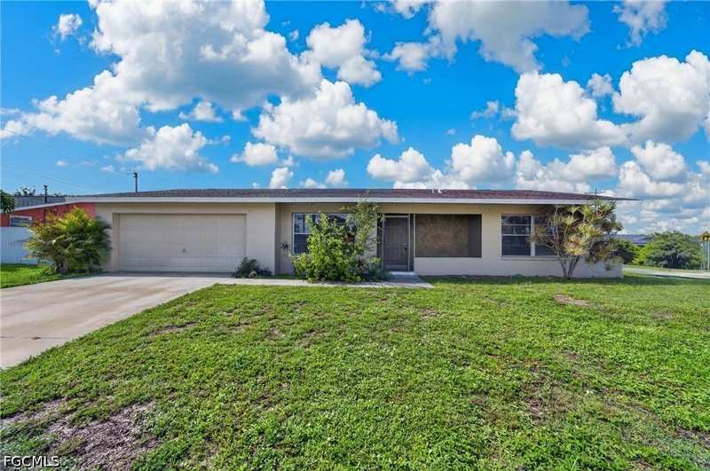 2 bedroom SingleFamilyResidence at 1418 SE 23rd Ter, Cape Coral, Cape Coral — photo 1