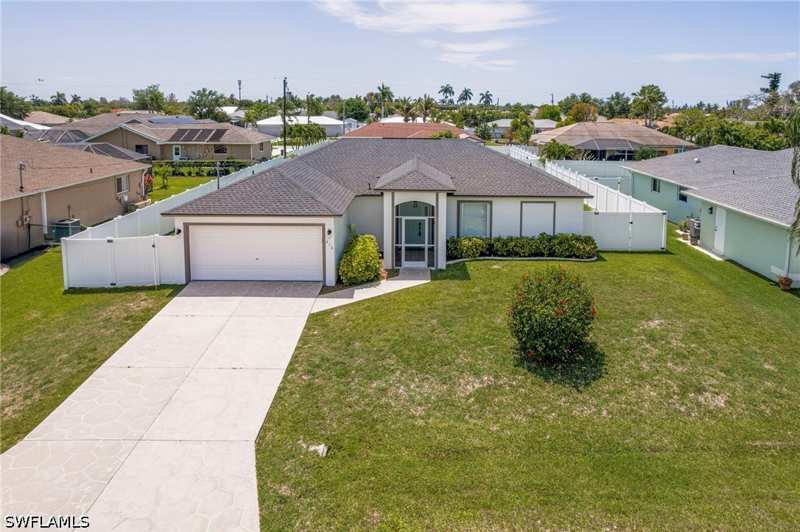 3 bedroom SingleFamilyResidence at 610 SE 21st Ln, Cape Coral, Cape Coral — photo 1