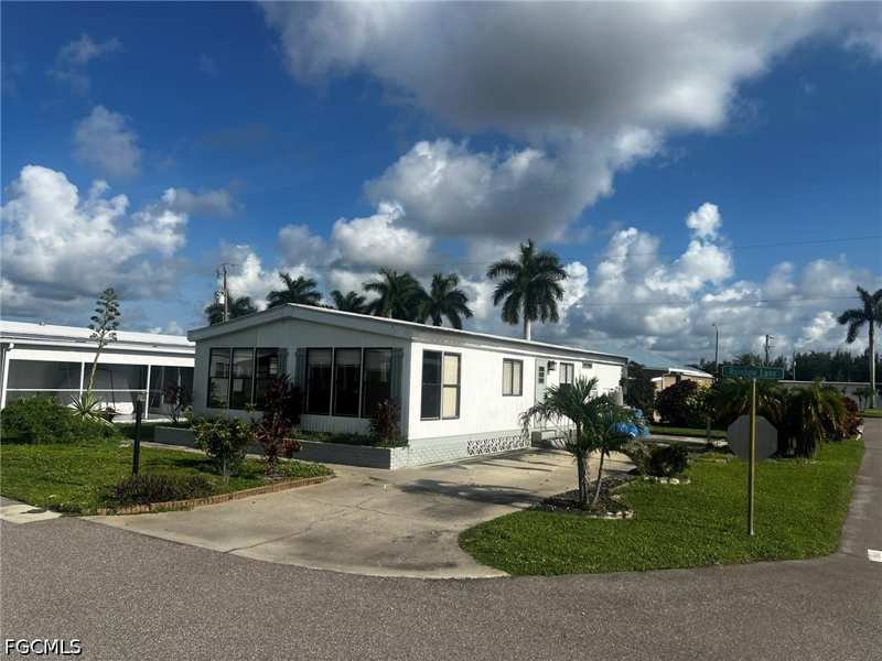 2 bedroom ManufacturedHome at 3357 Rainbow Ln, Tamiami Village, North Fort Myers — photo 1
