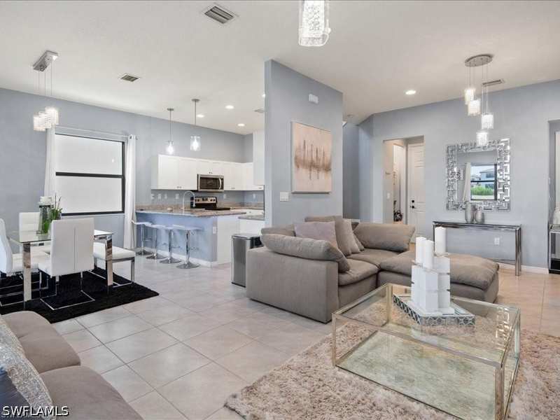 3 bedroom SingleFamilyResidence at 8812 Madrid Cir, Fronterra, Naples — photo 1
