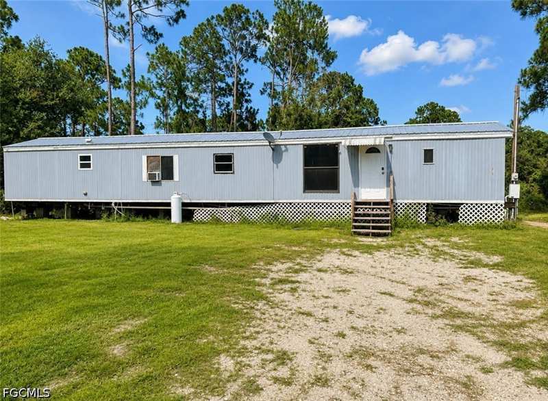 3 bedroom ManufacturedHome at 735 S Trebol St, Clewiston, Clewiston — photo 1