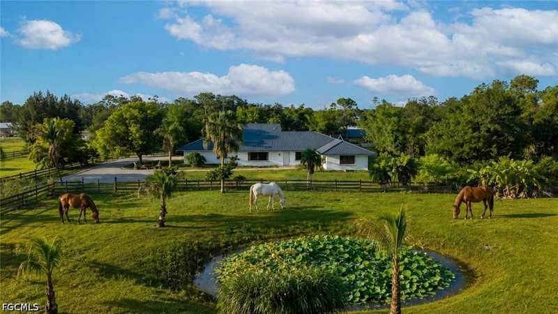 5 bedroom SingleFamilyResidence at 9200 Nalle Grade Rd, North Fort Myers, North Fort Myers — photo 1