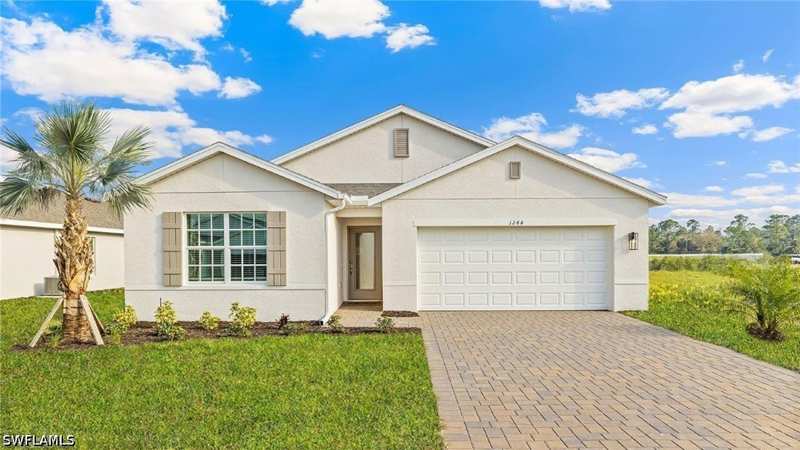 5 bedroom SingleFamilyResidence at 14208 Hemingway Oaks Trl, Hemingway Pointe, Fort Myers — photo 1
