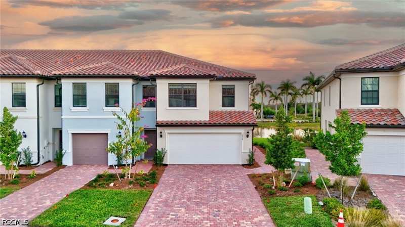 3 bedroom Townhouse at 1424 Weeping Willow Ct, Coral Lakes, Cape Coral — photo 1