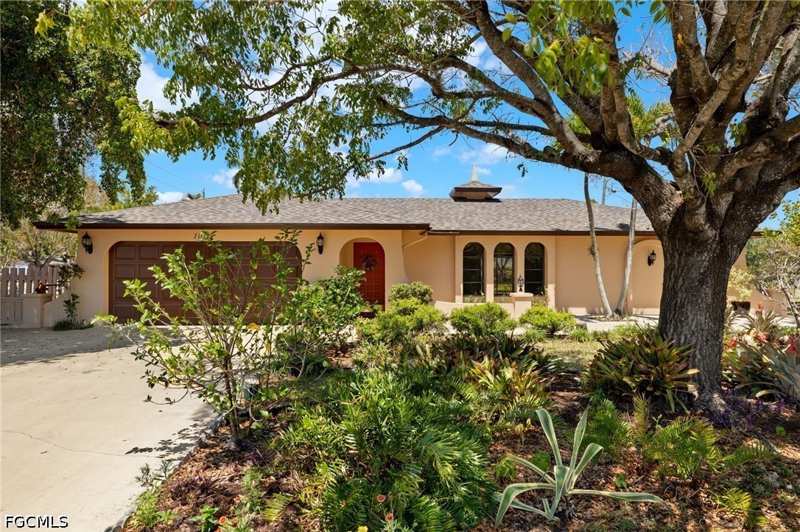 3 bedroom SingleFamilyResidence at 1011 El Mar Ave, Fort Myers, Fort Myers — photo 1