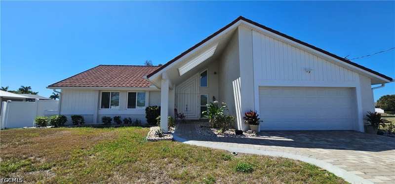 3 bedroom SingleFamilyResidence at 420 SE 15th Ter, Cape Coral, Cape Coral — photo 1