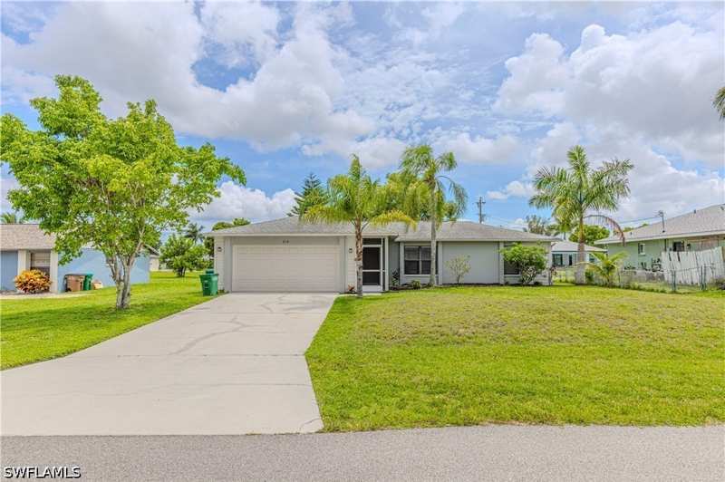 3 bedroom SingleFamilyResidence at 216 SE 27th Ter, Cape Coral, Cape Coral — photo 1