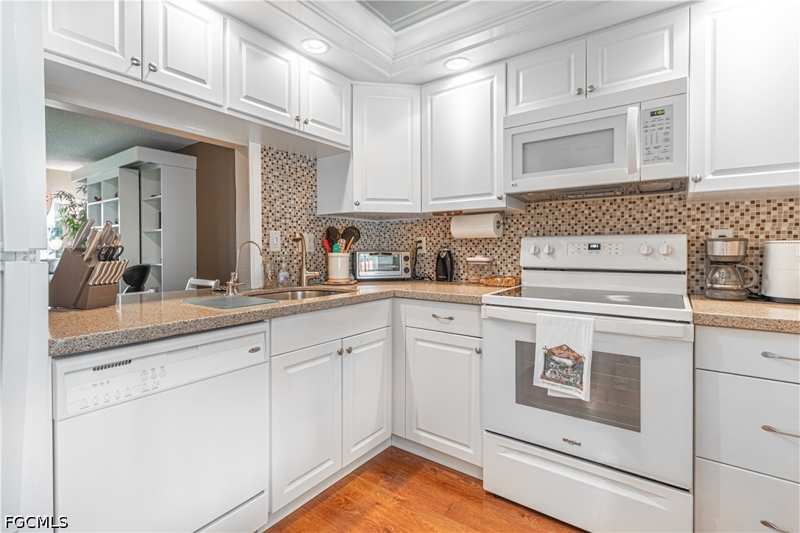 1 bedroom Condominium at 1700 Pine Valley Dr 319, Seven Lakes, Fort Myers — photo 1