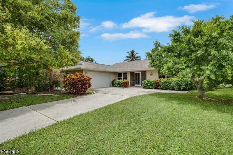 3 bedroom SingleFamilyResidence at 423 SW 39th St, Cape Coral, Cape Coral — photo 1