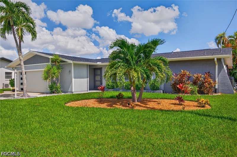 3 bedroom SingleFamilyResidence at 1633 Edith Esplanade, Cape Coral, Cape Coral — photo 1