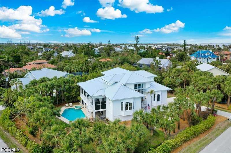 6 bedroom SingleFamilyResidence at 660 Anchor Dr, Anchors Aweigh, Sanibel — photo 1