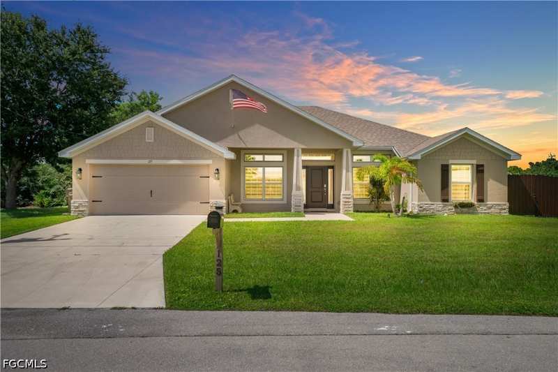 4 bedroom SingleFamilyResidence at 125 SE 11th Ter, Cape Coral, Cape Coral — photo 1