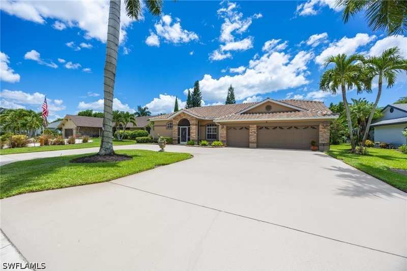 4 bedroom SingleFamilyResidence at 195 Palmetto Dunes Cir, Palmetto Dunes, Naples — photo 1