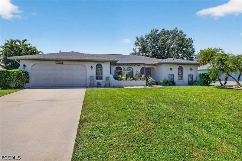 3 bedroom SingleFamilyResidence at 916 SE 21st Ln, Cape Coral, Cape Coral — photo 1