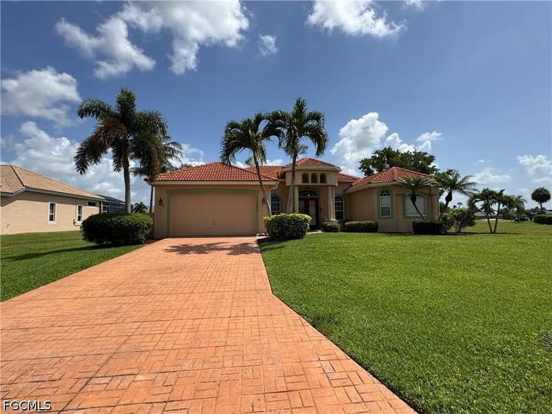 3 bedroom SingleFamilyResidence at 11978 King James Ct, Cape Royal, Cape Coral — photo 1