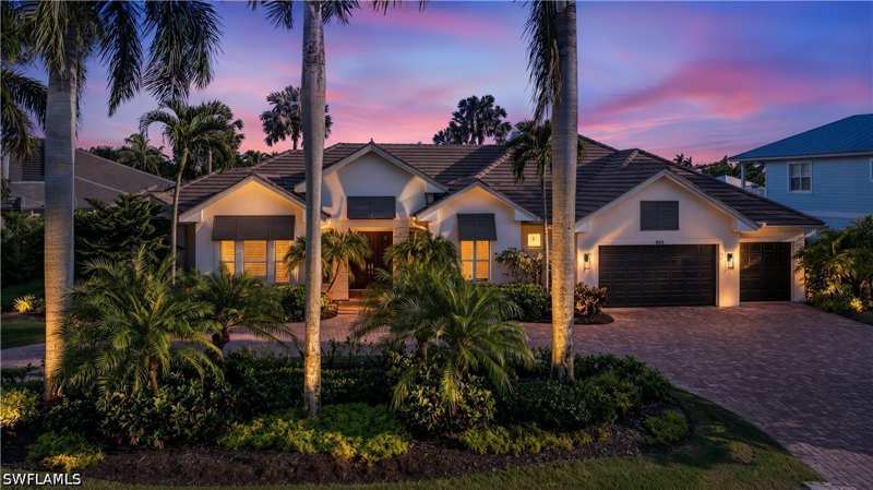 4 bedroom SingleFamilyResidence at 590 Putter Point Pl, Moorings, Naples — photo 1