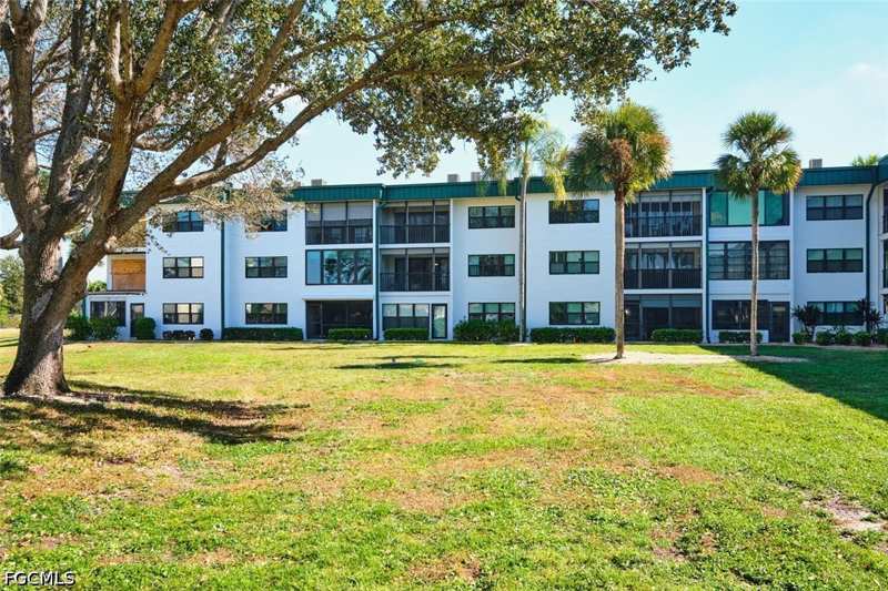 2 bedroom Condominium at 1747 Pebble Beach Dr 302, Seven Lakes, Fort Myers — photo 1