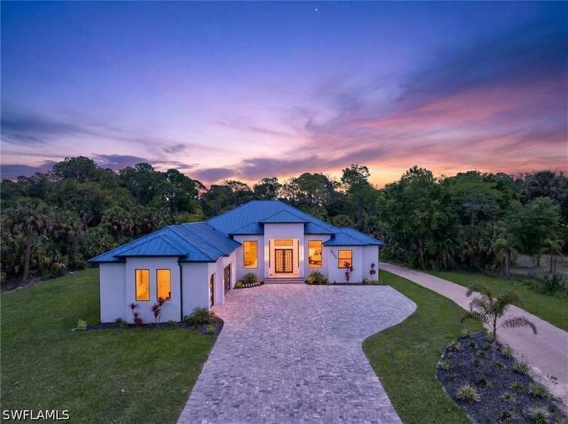 5 bedroom SingleFamilyResidence at 522 17th St SW, Golden Gate Estates, Naples — photo 1