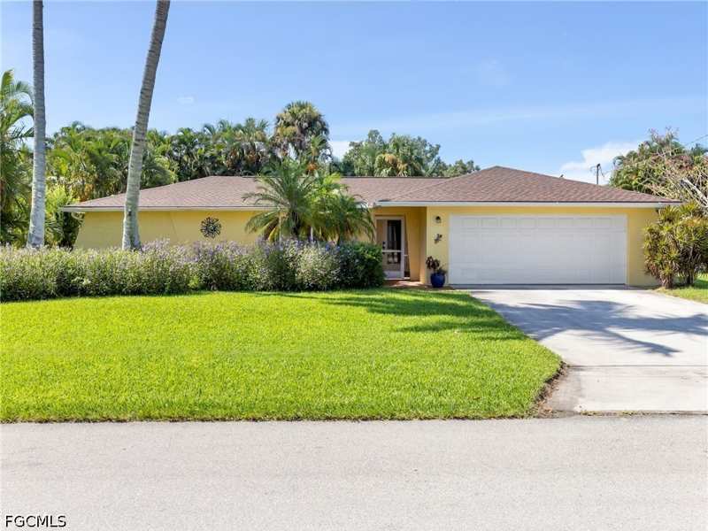 3 bedroom SingleFamilyResidence at 376 Prather Dr, McGregor Isles, Fort Myers — photo 1