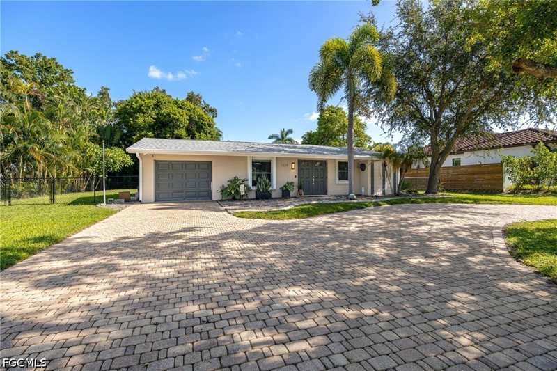3 bedroom SingleFamilyResidence at 1223 Biltmore Dr, Caloosa View, Fort Myers — photo 1