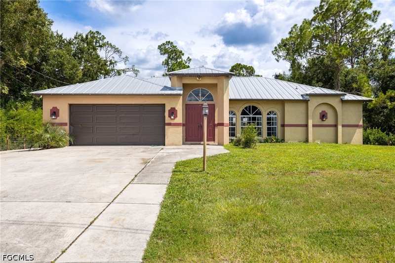 3 bedroom SingleFamilyResidence at 11402 Habersham Ct, Timberbend Subd, North Fort Myers — photo 1
