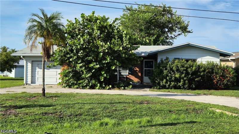 2 bedroom SingleFamilyResidence at 5201 Glade Ct NE, Yacht Club, Cape Coral — photo 1