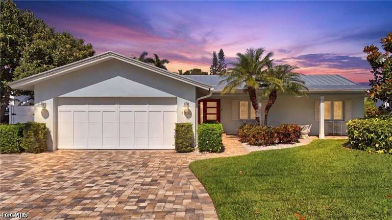 3 bedroom SingleFamilyResidence at 1590 Sandpiper St, Royal Harbor, Naples — photo 1