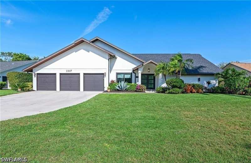 3 bedroom SingleFamilyResidence at 2307 Queens Way, Kings Lake, Naples — photo 1