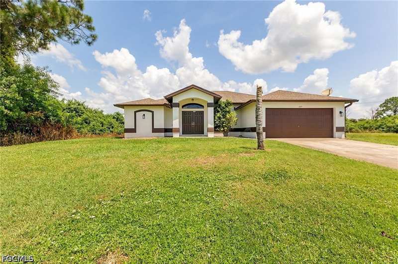 4 bedroom SingleFamilyResidence at 691 Manhattan St E, Lehigh Acres, Lehigh Acres — photo 1
