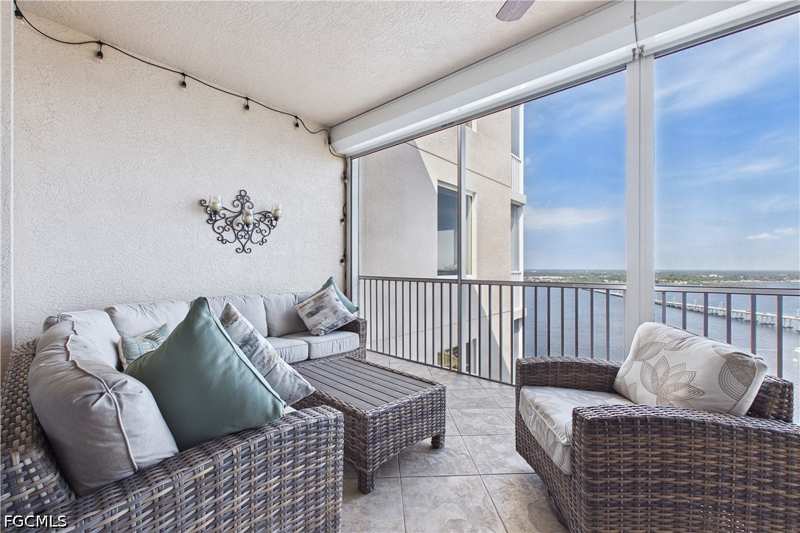3 bedroom Condominium at 2090 W First St G2907, High Point Place, Fort Myers — photo 1