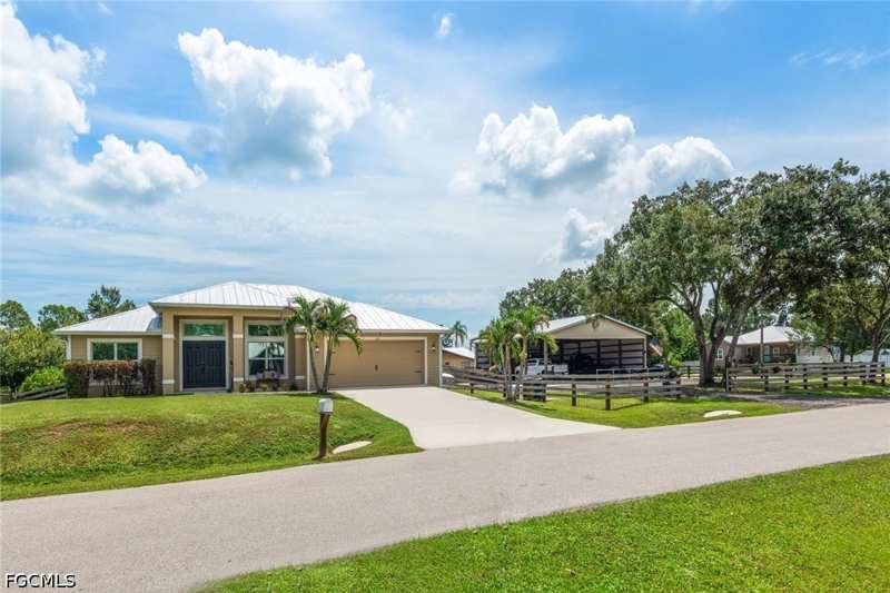 4 bedroom SingleFamilyResidence at 2401 Leavitt Rd, River Oaks, Alva — photo 1